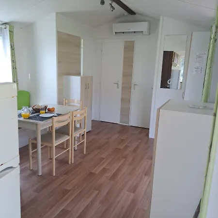Land'shause 2* פטיאס