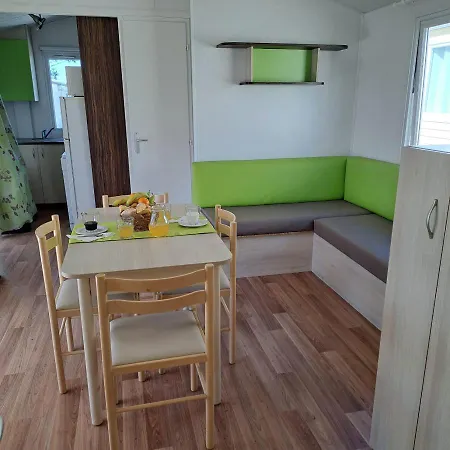 Land'shause פטיאס