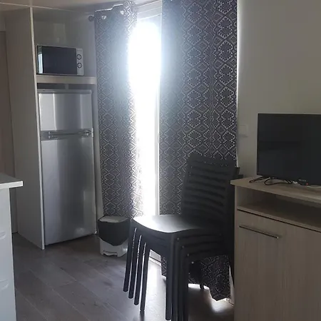 Land'shause פארק נופש 2*