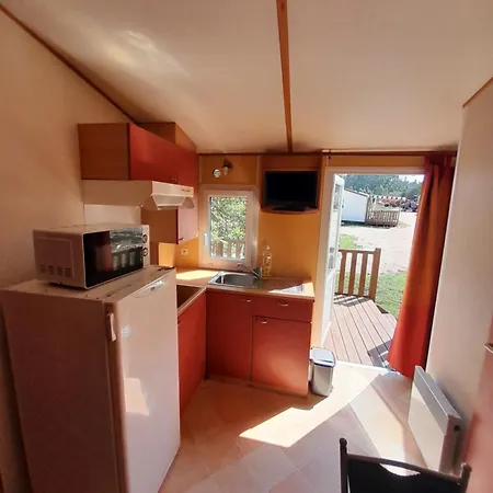 Land'shause פארק נופש 2*