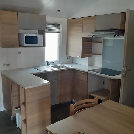 Land'shause פארק נופש 2*