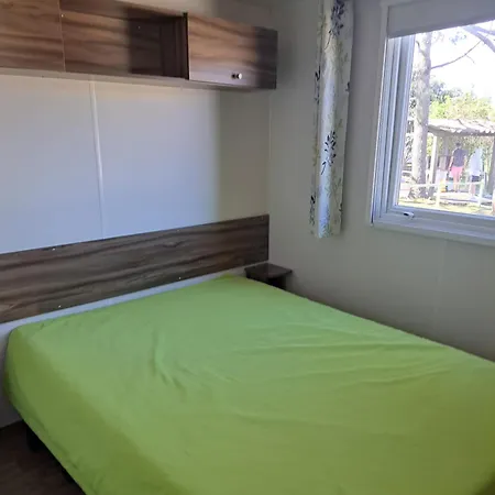 Land'shause פארק נופש 2*