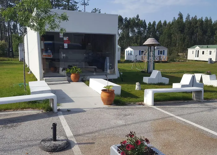 Aldeamento Turístico Land'shause 2*